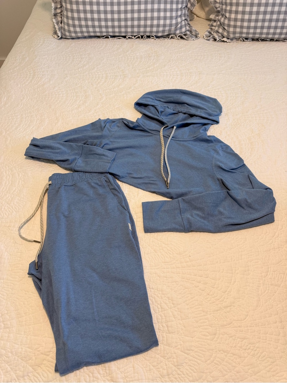 Vuori Women's Blue Hooded Sweatshirt and Joggers Set-